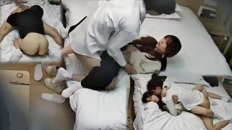 最新酒店摄像头偷拍精品极品双马尾小姐姐的废物男友无法勃起，小姐姐都急坏了费老劲才硬骑坐啪啪