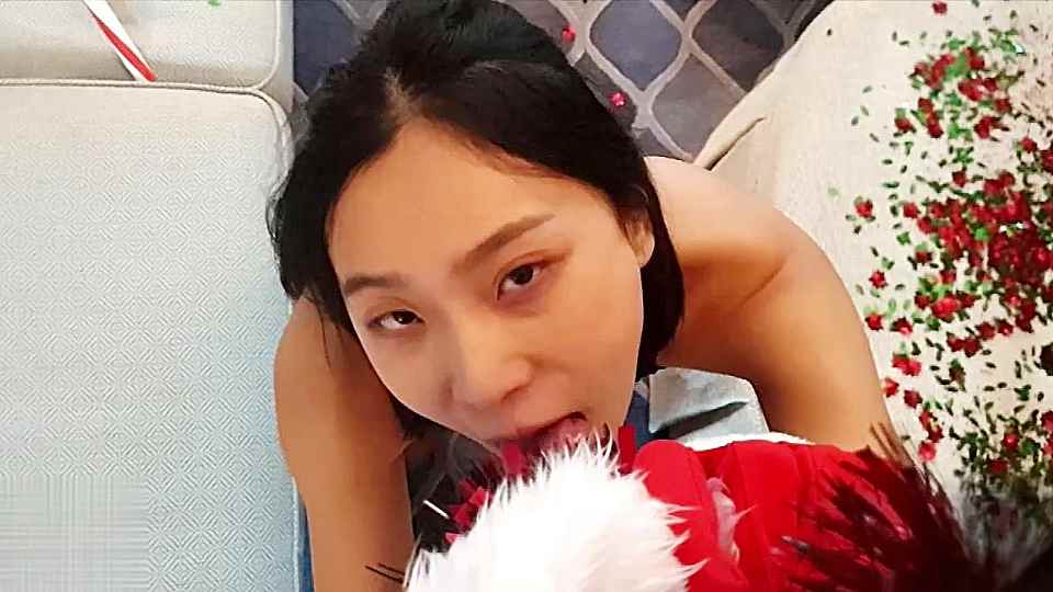 【June Liu】全网首发香辣口香糖【女王刘玥】【圣诞视频】国际名媛极品骚货留学生