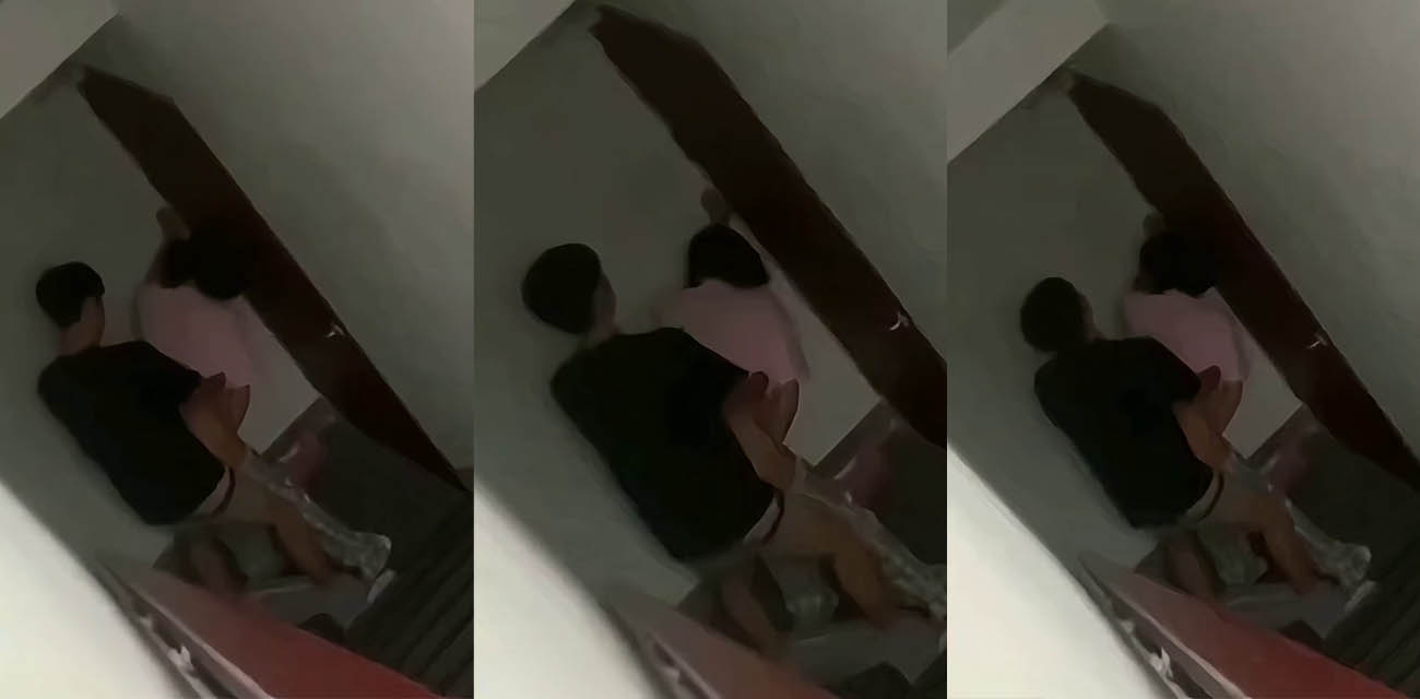 浙江海洋大学图书馆小情侣惊险互动,楼梯间走廊脱裤后入啪啪,呻吟喘息被完美偷拍曝光